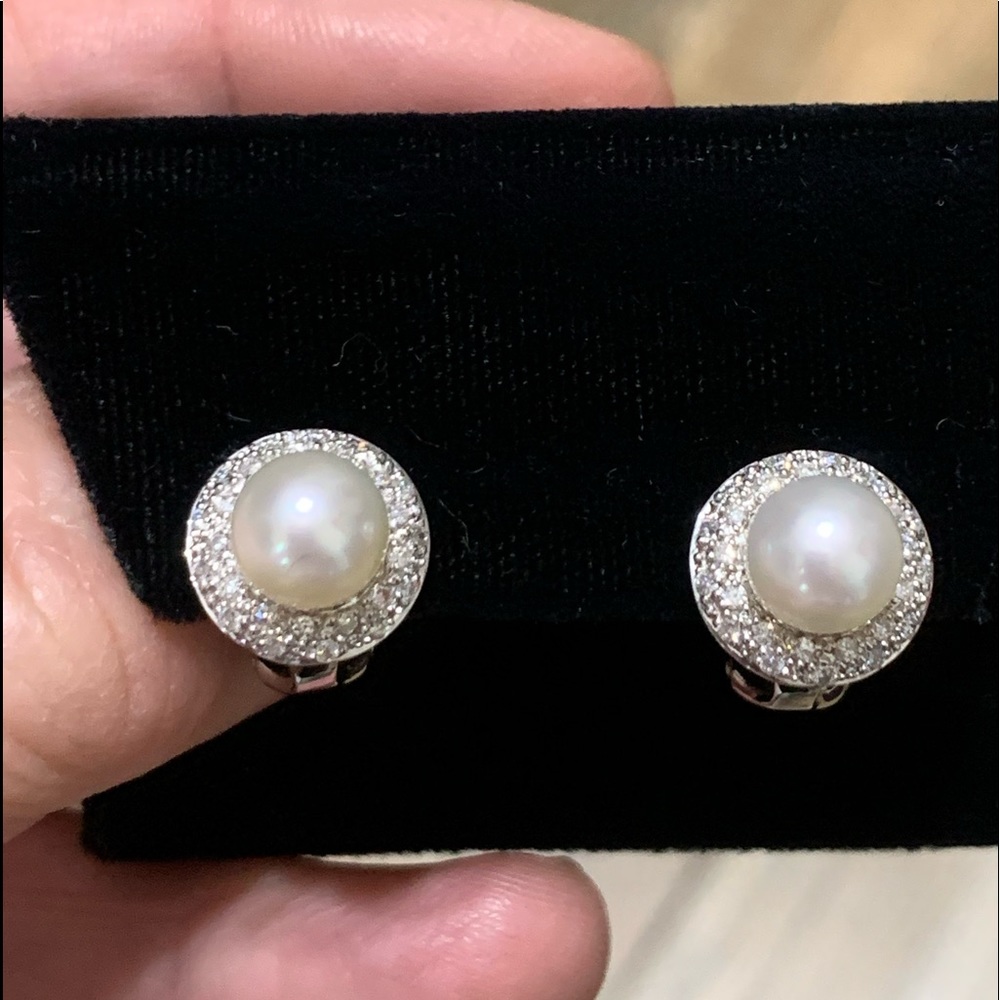 NWOT 14KW FW Cultured Pearl/Dia. Omega Earrings